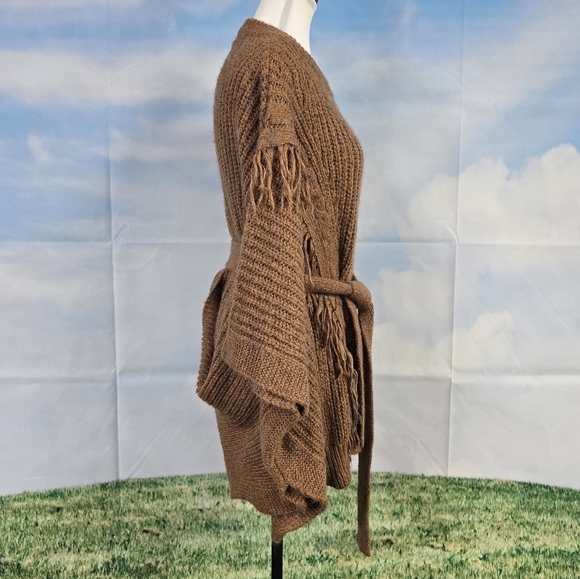 DAVID & DANI | CABLE KNIT BELTED BAT WING FRINGED SWEATER - Picture 4 of 16